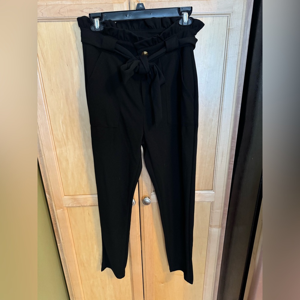 SHEIN Black Ankle Paper Bag Pants with Pockets Featuring Belt With Bow Detail - Picture 3 of 10